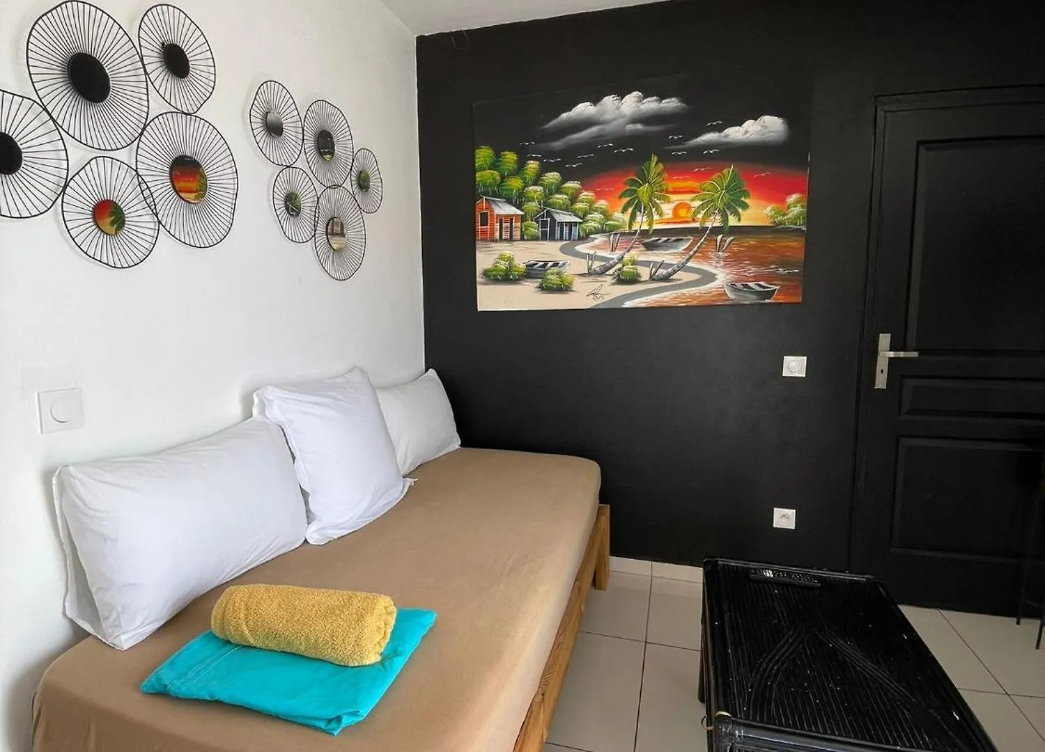 Charmant Appartement Avec Piscine A Deux Pas De La Plage Saint-Francois  Apartment